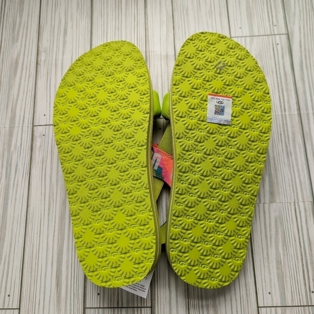 UGG Zuma Sling Slides in Sulfur Green with Padded Strap Big Girls Size 5 - Picture 7 of 9